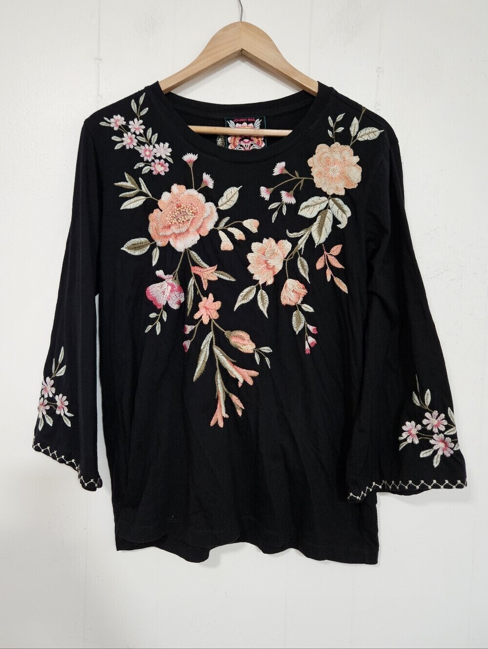JOHNNY WASVienna Floral Embroidery Motif Long Kimono Sleeve Tee - Picture 3 of 9